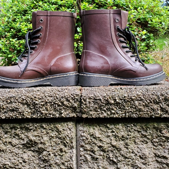 Dr. Martens boots size 5.5 - Picture 3 of 9